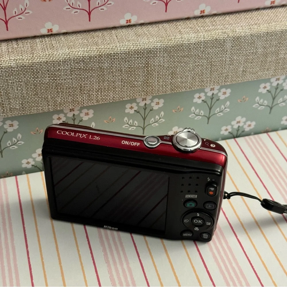 Nikon CoolPix L26 Red Digital Compact Camera